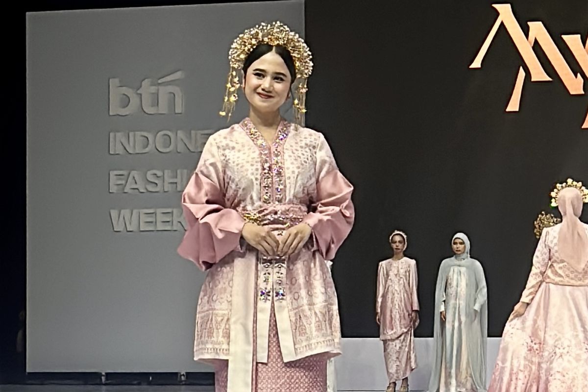 Tissa Biani Tampil Fashion Week 2025, Pakai Busana Melayu Sumatera