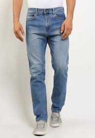 Jeans Jadi Pilihan Tepat Kalau Bingung Pilih Outfit, Gimana Sih Sejarahnya?