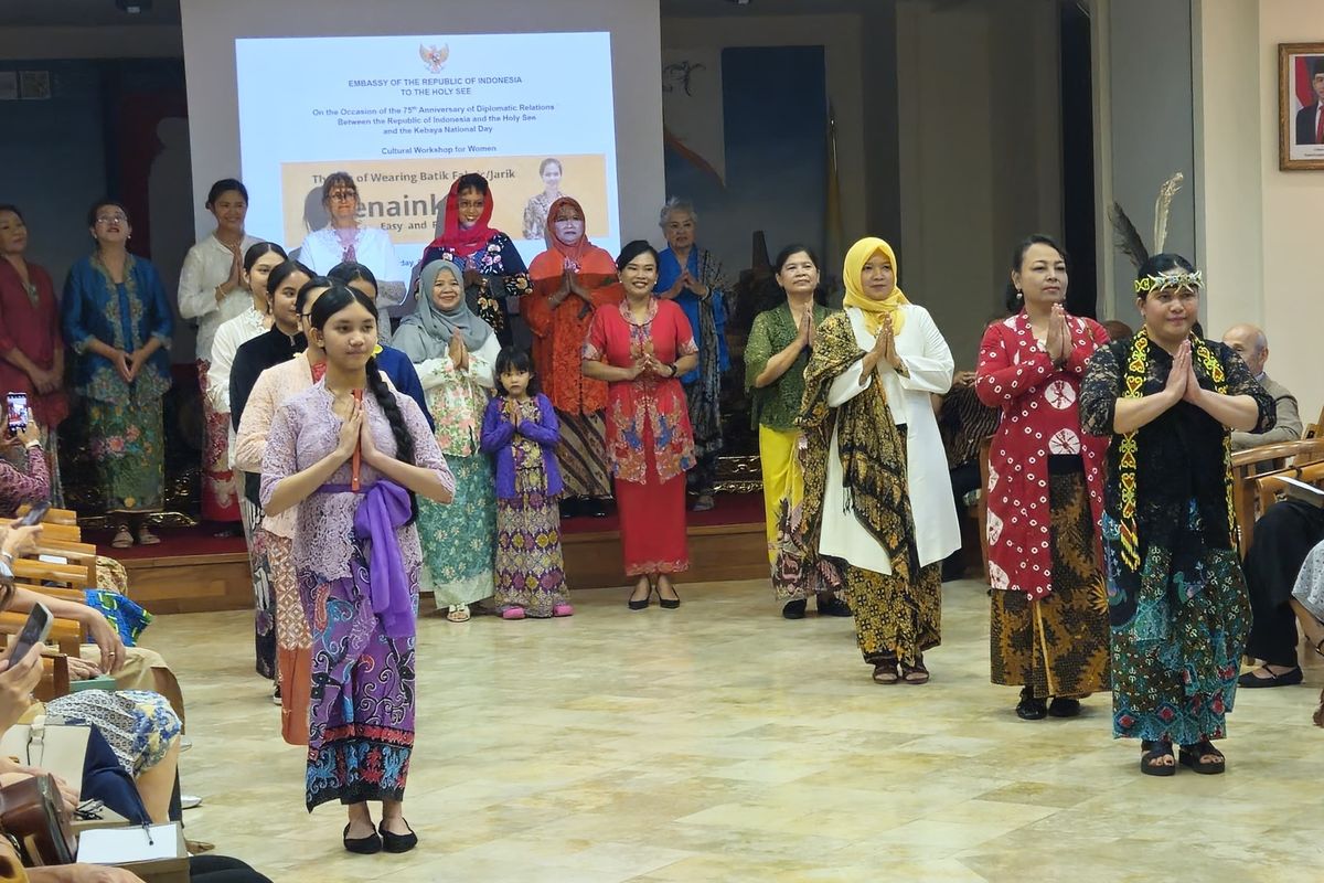 Peringati 75 Tahun Diplomasi RI-Vatikan, Gelaran Kebaya dan Berkain Jadi Sorotan