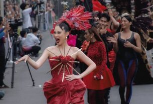 7 Outfit Patricia Gouw di Jember Fashion Carnaval, Memukau Serba Merah