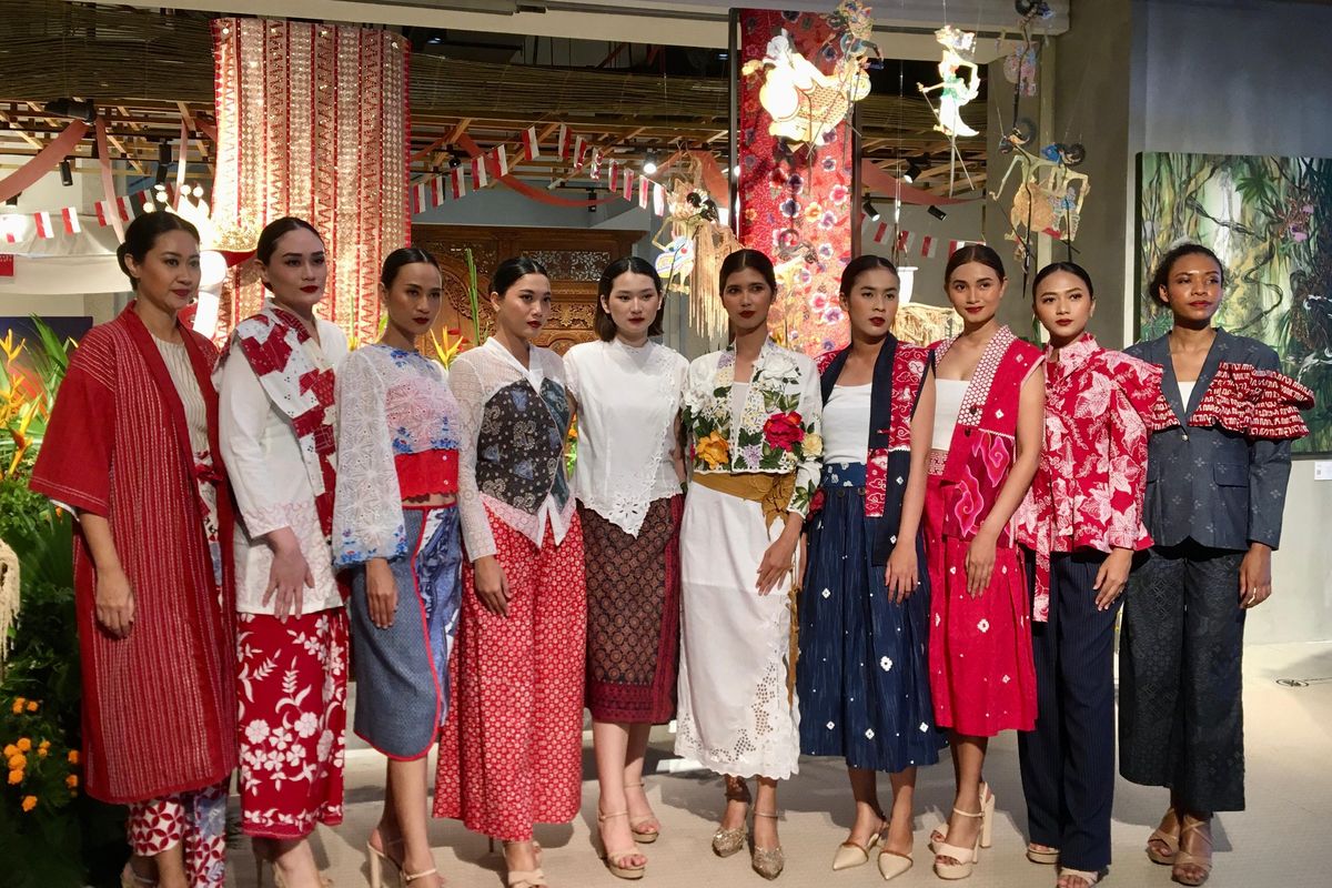 Fashion Lokal Meriahkan Sarinah Festiloka 2025, Batik Modern hingga Kebaya Sashiko