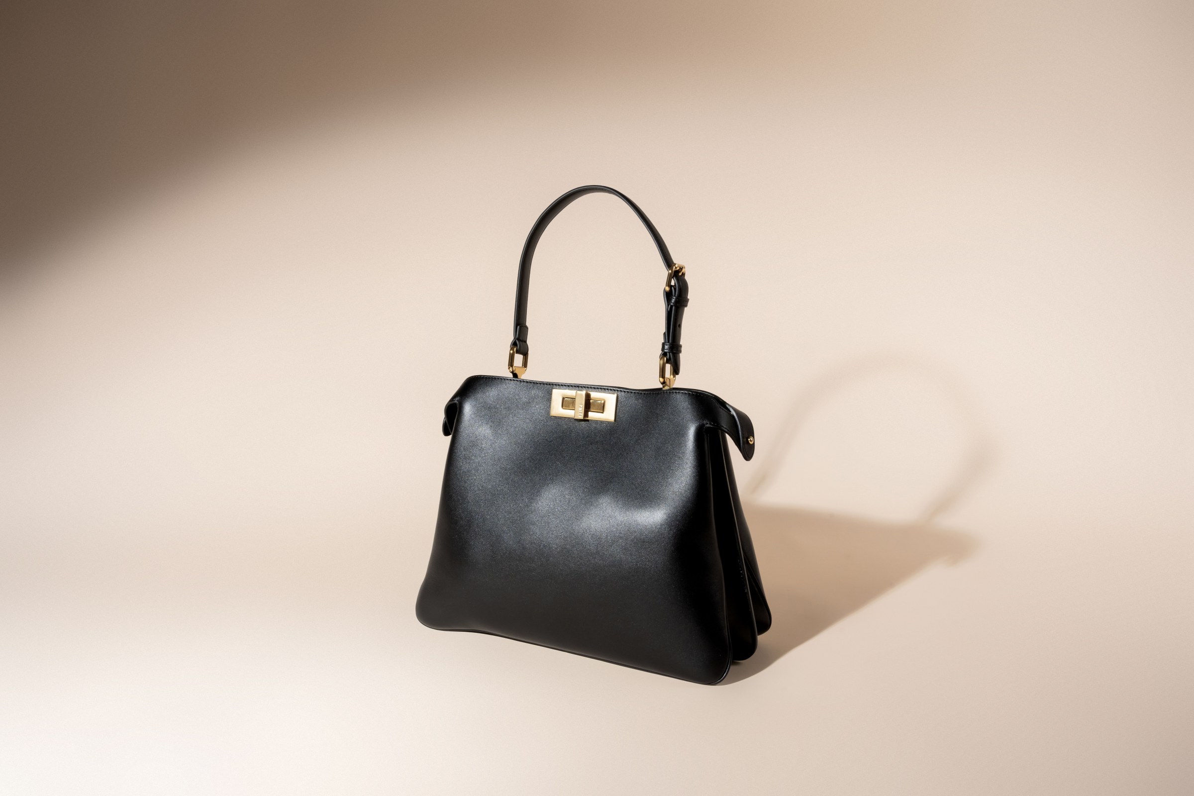 New Fendi Peekaboo Bag: Ikonik, Nyaman, dan Stylish